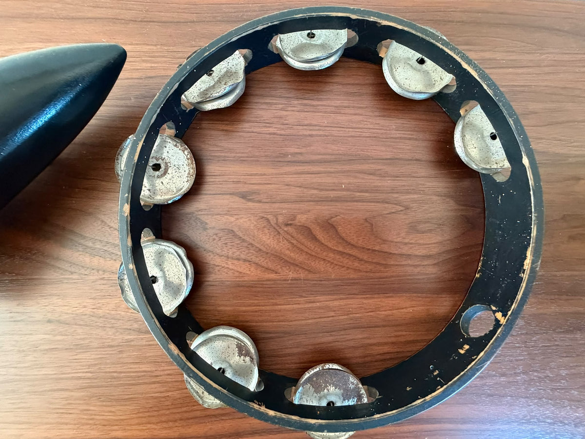 Vintage Schellenring | schwarzes Holz & Metall – Detailaufnahme 1