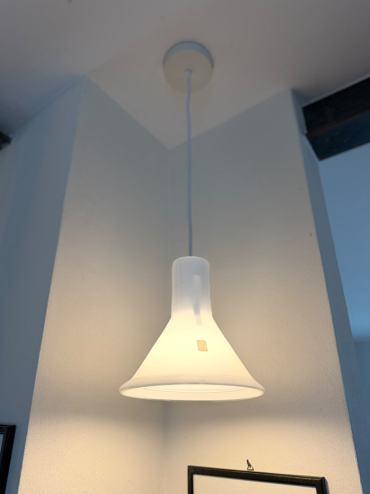 Holmegaard P&T Mini | Michael Bang | weißes Opalglas – Detailaufnahme 10