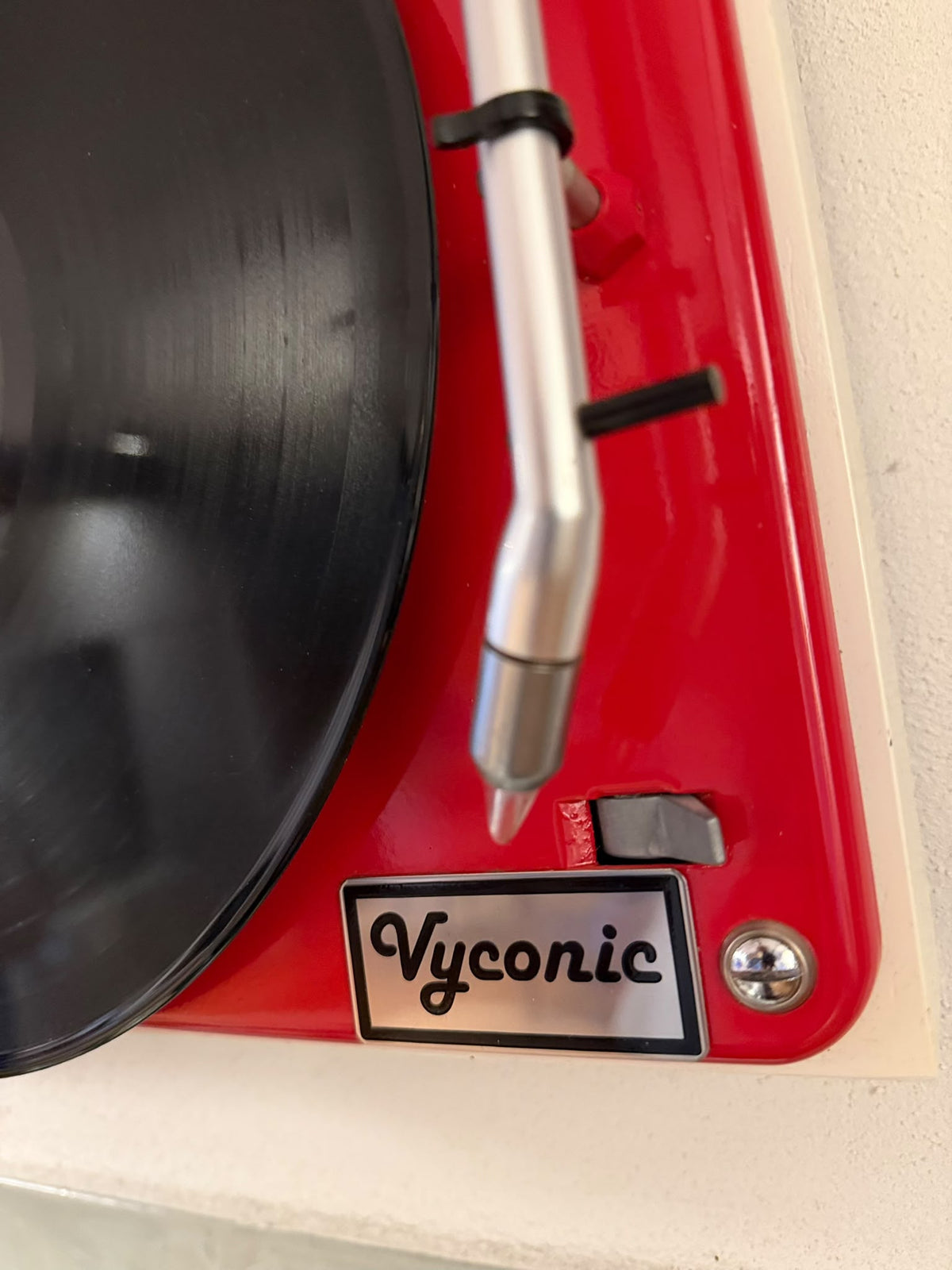Vyconic Wanduhr | B&O Beogram 1000 & Beatles-Vinyl – Detailaufnahme 6