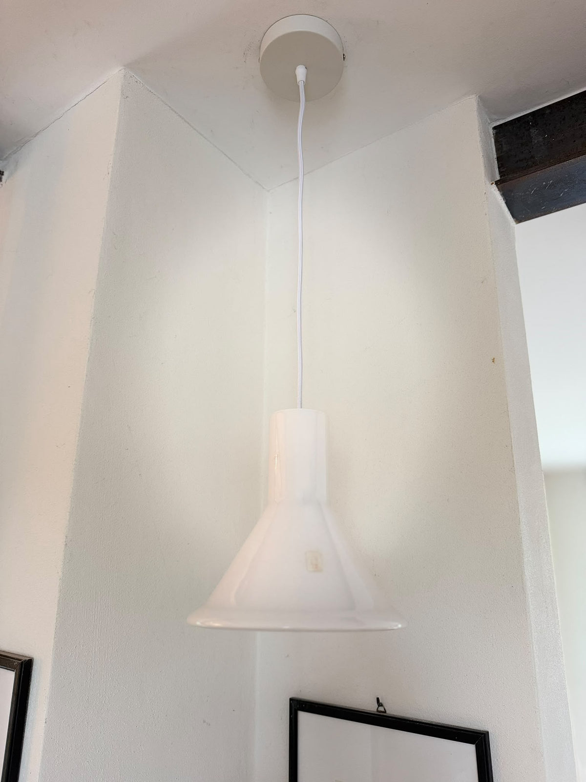 Holmegaard P&T Mini | Michael Bang | weißes Opalglas – Detailaufnahme 8
