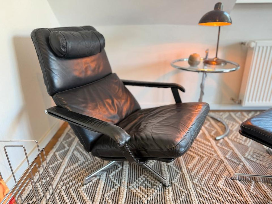 60er Lounge Sessel mit Ottoman | Leder & Chrom
